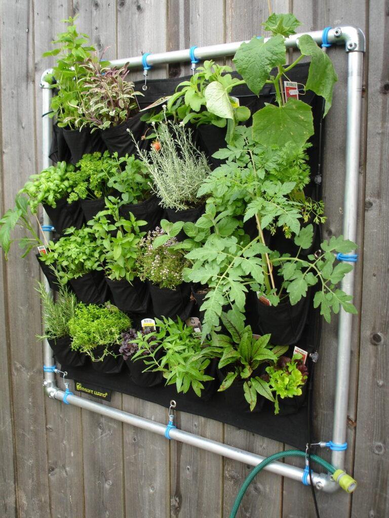 outdoor-vertical-gardening-2